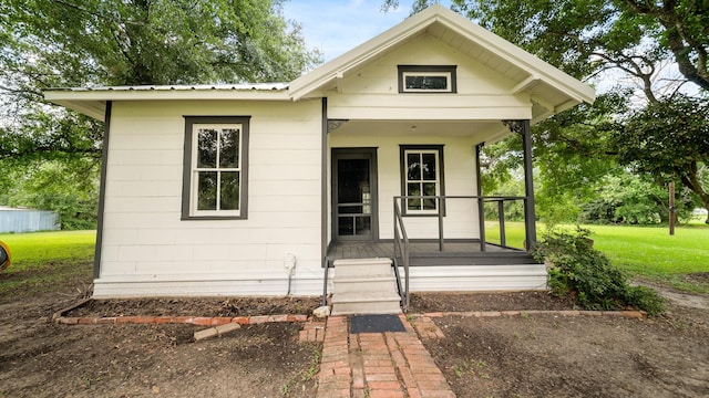 bungalow featuring a front lawn and covered porch