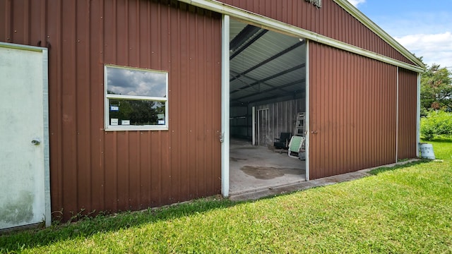 view of outdoor structure featuring a yard