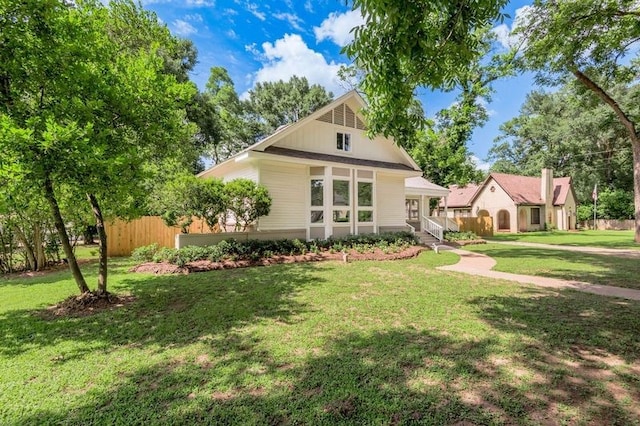 view of front facade with a front yard