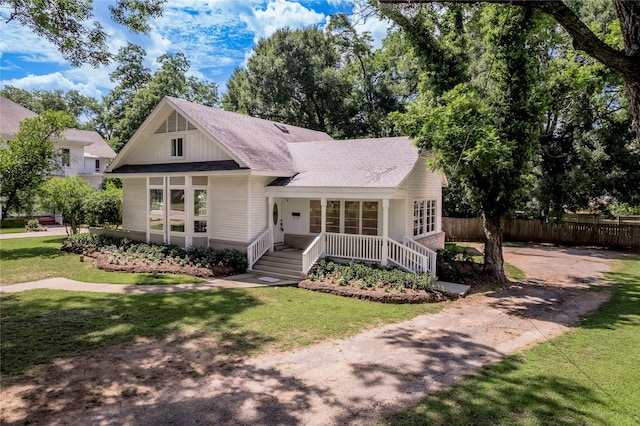 view of front of house featuring a front lawn and covered porch