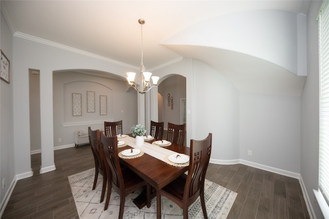 dining room featuring a notable chandelier, dark hardwood / wood-style floors, and crown molding