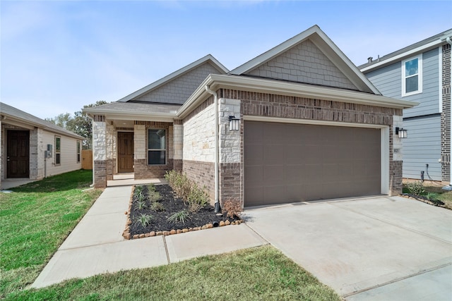 craftsman house featuring a garage and a front lawn