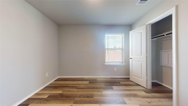 unfurnished bedroom with hardwood / wood-style flooring and a closet