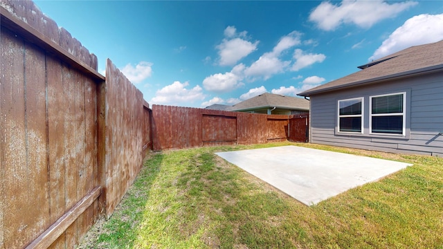 view of yard with a patio area