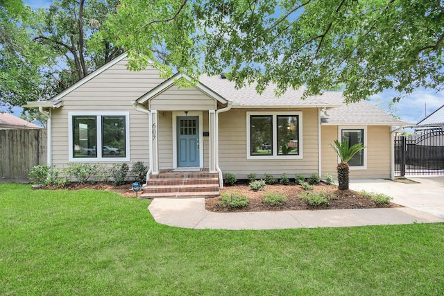 view of front of house with a front lawn