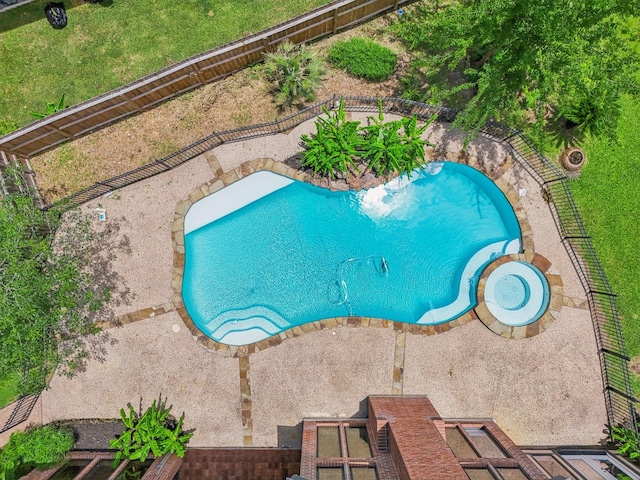 view of swimming pool