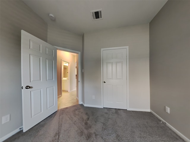 unfurnished bedroom with carpet floors