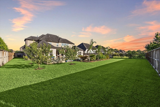 view of yard at dusk