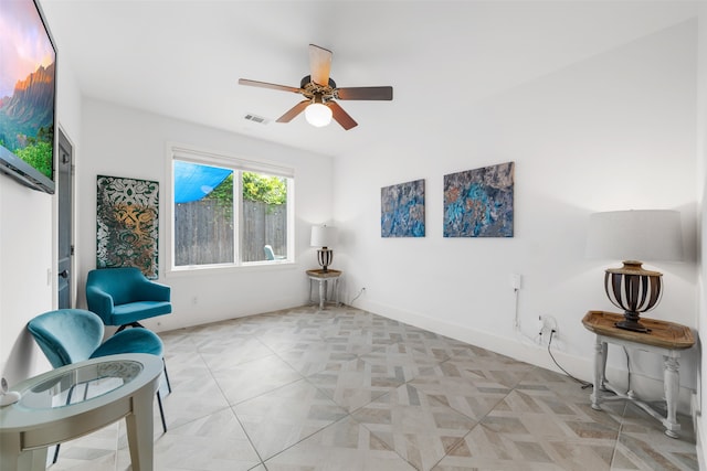 sitting room with ceiling fan