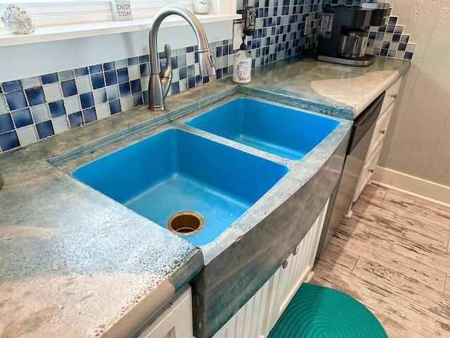 2025 Vista Dr, Crystal Beach, TX 77650 - view of swimming pool featuring a sink