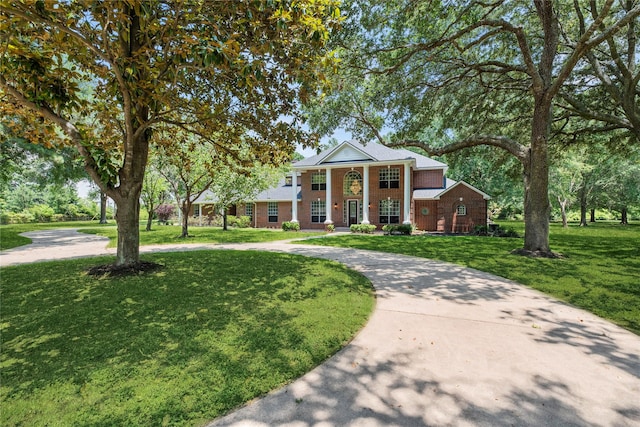 neoclassical / greek revival house featuring a front lawn