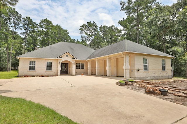 view of front facade with a garage