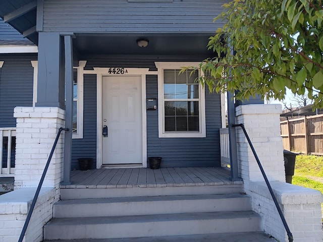 property entrance featuring a porch