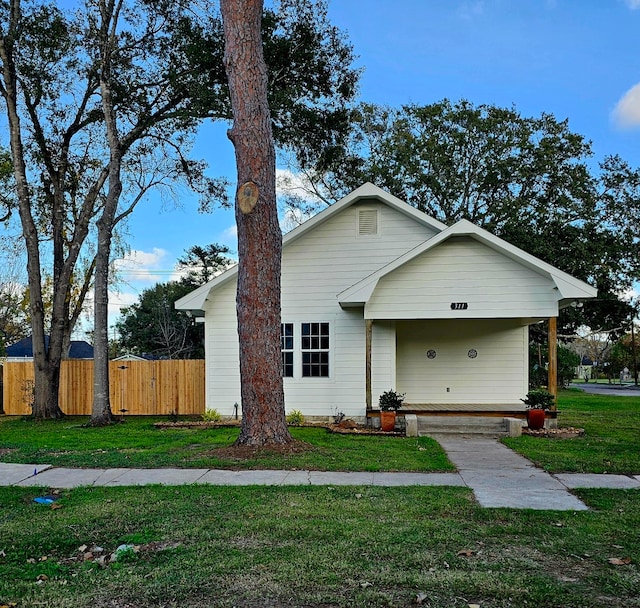 single story home featuring a porch and a front lawn