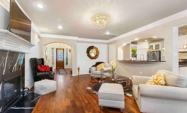 living room with crown molding and hardwood / wood-style floors