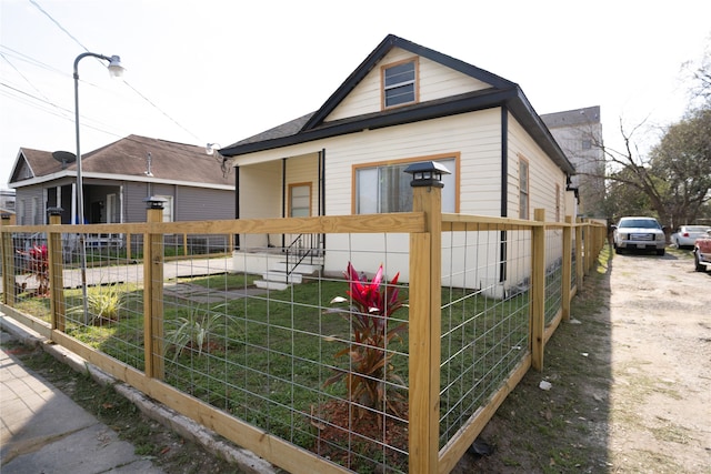 bungalow featuring a front yard