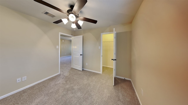 carpeted empty room featuring ceiling fan