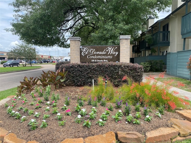 view of community / neighborhood sign