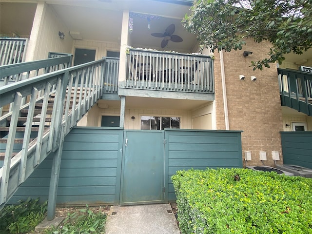 exterior space with ceiling fan