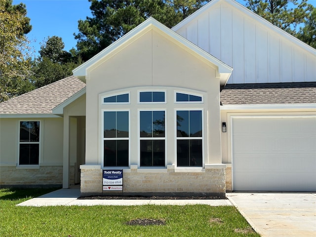 view of front of house with a garage