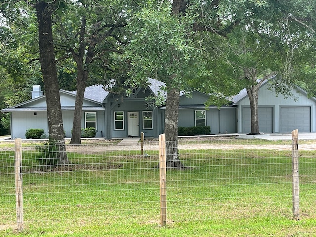 view of front of property featuring a front yard and a garage