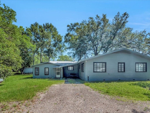 single story home with a front yard