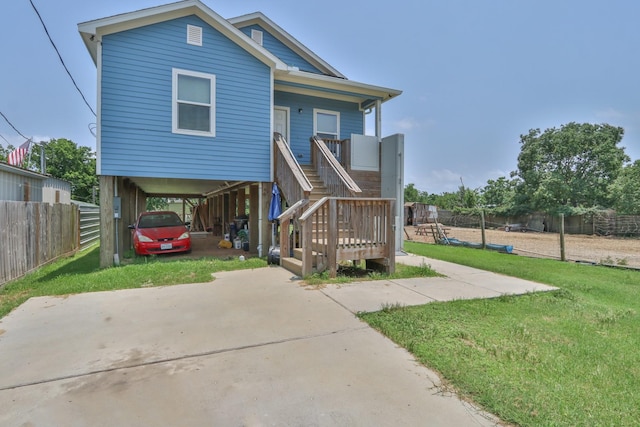 view of front facade featuring a front yard, a porch, and a carport