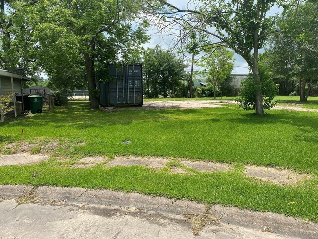 Listing photo 2 for 6178 Lyndhurst Dr, Houston TX 77033