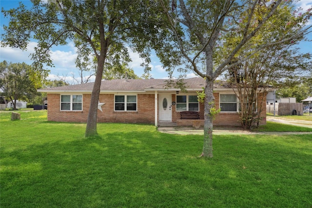 single story home featuring a front yard