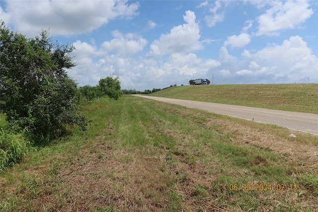 Listing photo 3 for 1046 Railhead Rd, Columbus TX 78934