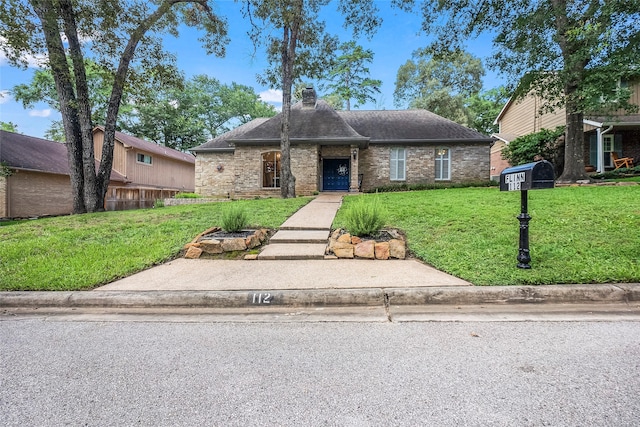 view of front facade with a front yard