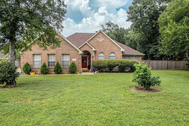 single story home featuring a front yard