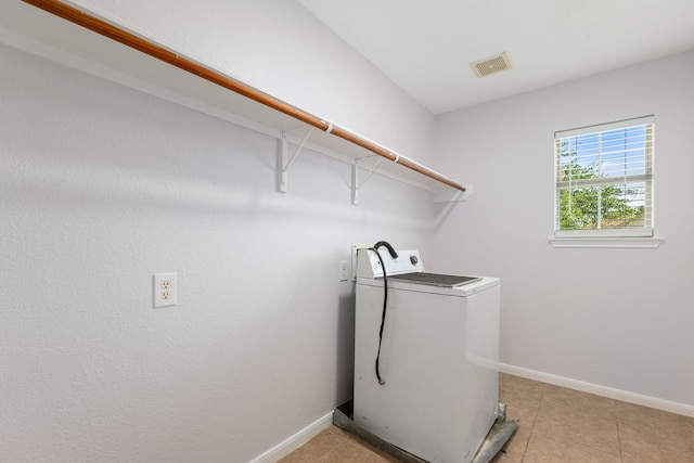 laundry room with visible vents, washer / clothes dryer, baseboards, and laundry area