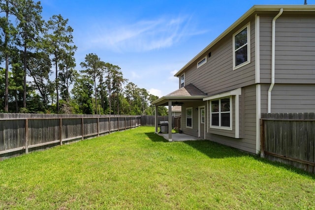 view of yard featuring a patio area