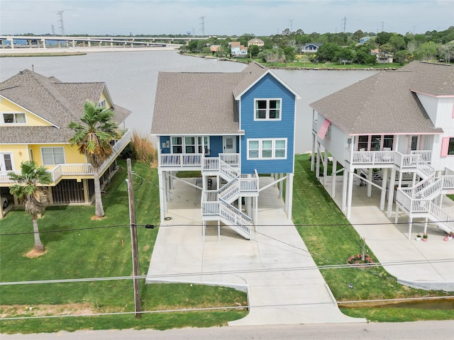 view of front of house with a front yard