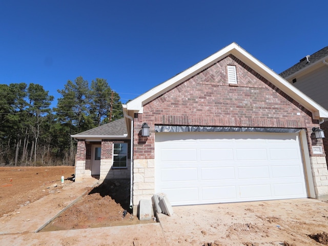 view of front facade featuring a garage