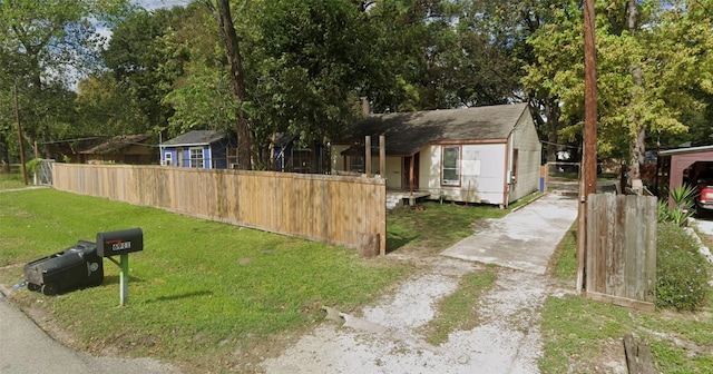 view of front of property with a front lawn