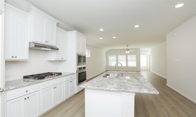 kitchen with ceiling fan, sink, stainless steel appliances, a kitchen island with sink, and white cabinets