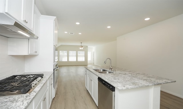 kitchen featuring white cabinets, a center island with sink, sink, ceiling fan, and stainless steel appliances