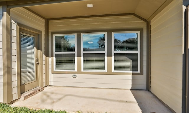 entrance to property featuring a patio area