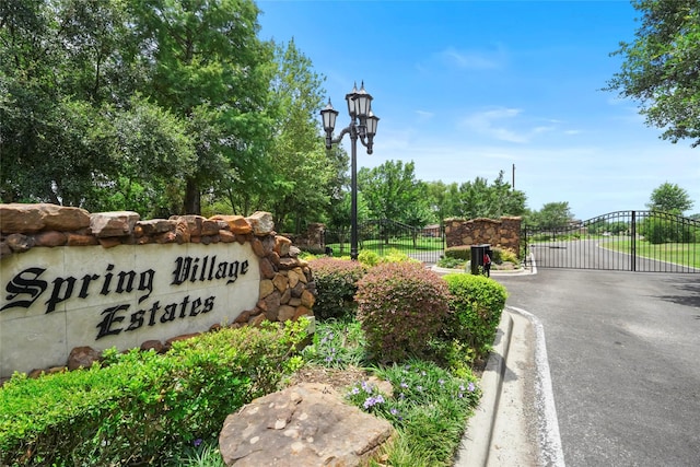 view of community / neighborhood sign