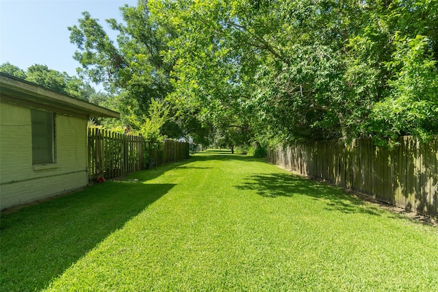 view of yard featuring a fenced backyard