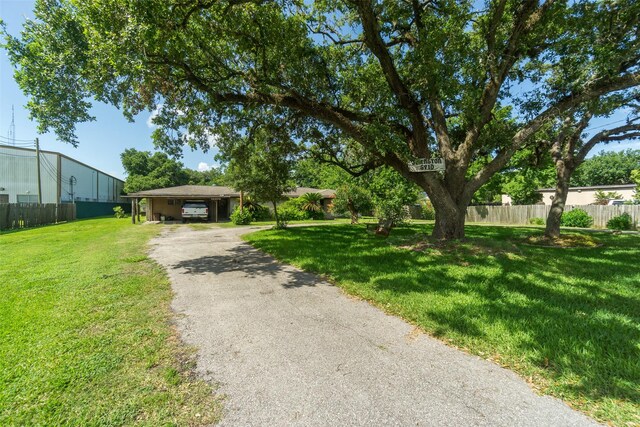 view of front of house featuring a front yard