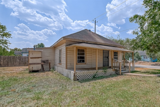 view of front of house with a front yard