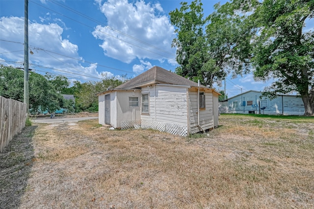 view of shed / structure featuring a yard