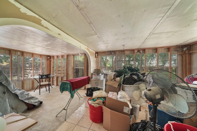 sunroom / solarium with arched walkways