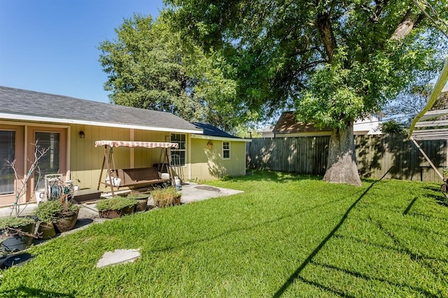 view of yard featuring a patio