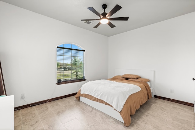 bedroom with ceiling fan