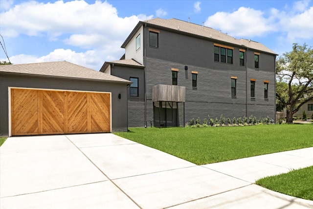 view of front of property featuring a garage and a front lawn