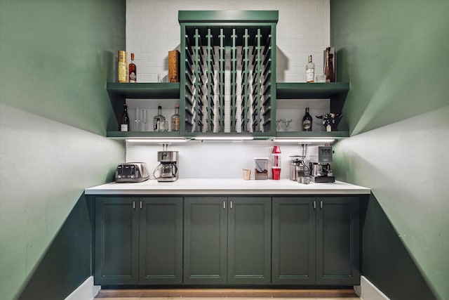 bar featuring decorative backsplash